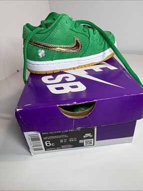 Nike SB Green lucky  Metallic Gold Swoosh Toddler Skate Shoe